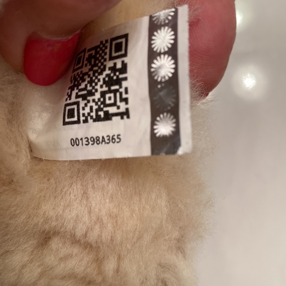 Ugg Elliott studded boots size 8 - Picture 9 of 12